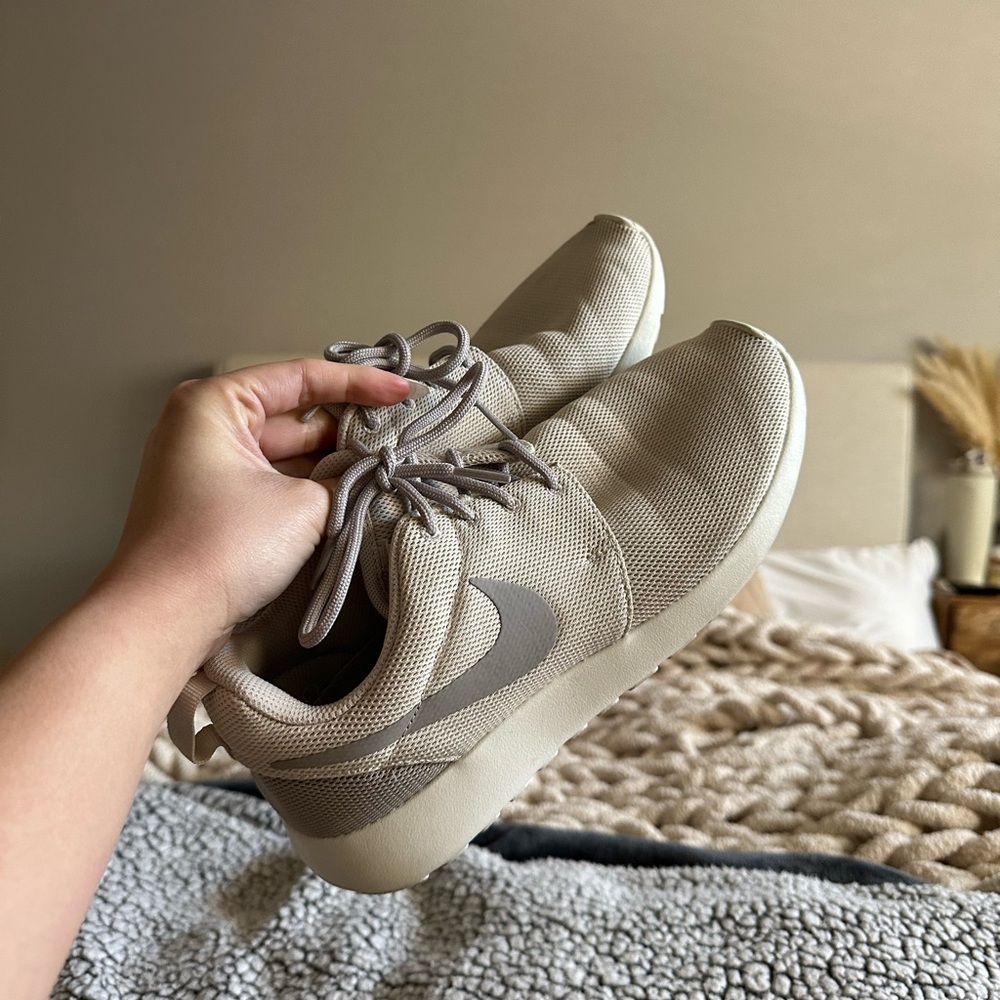 Nike Women's Roshes
